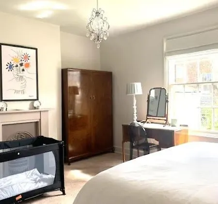 Hébergement de vacances Garden House Beautiful House In The Heart Of *