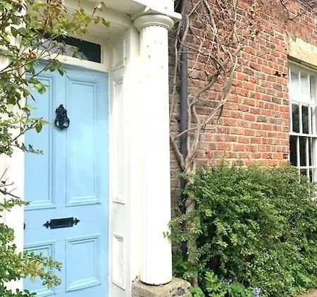 Holiday home Garden House Beautiful House In The Heart Of *