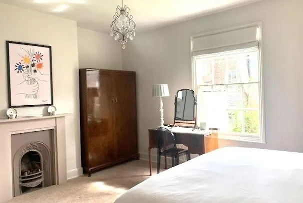 Garden House Beautiful House In The Heart Of Hébergement de vacances *